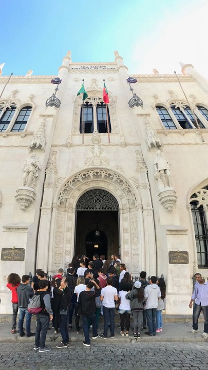 Grupo entrando no Real Gabinete Português de Leitura