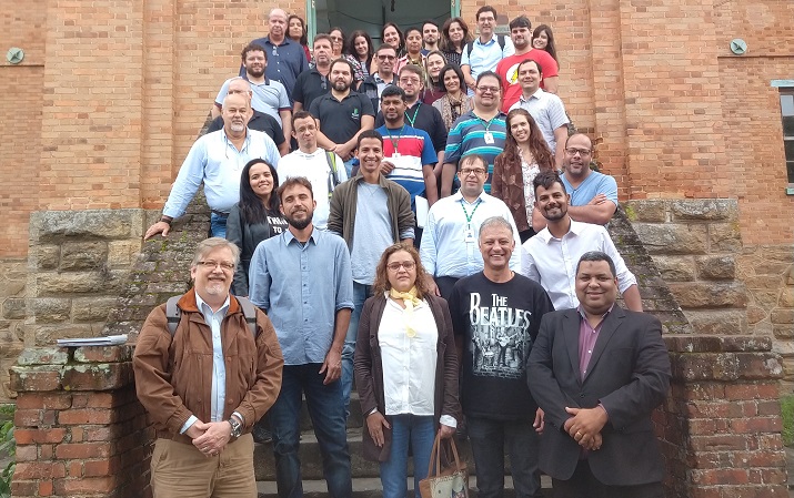educadores e empreendedores reunidos no campus Paracambi